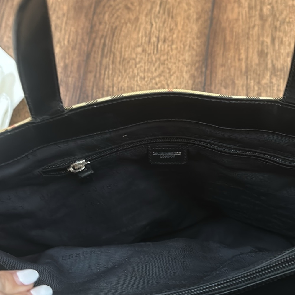 Cute Burberry tote bag - Picture 3 of 3